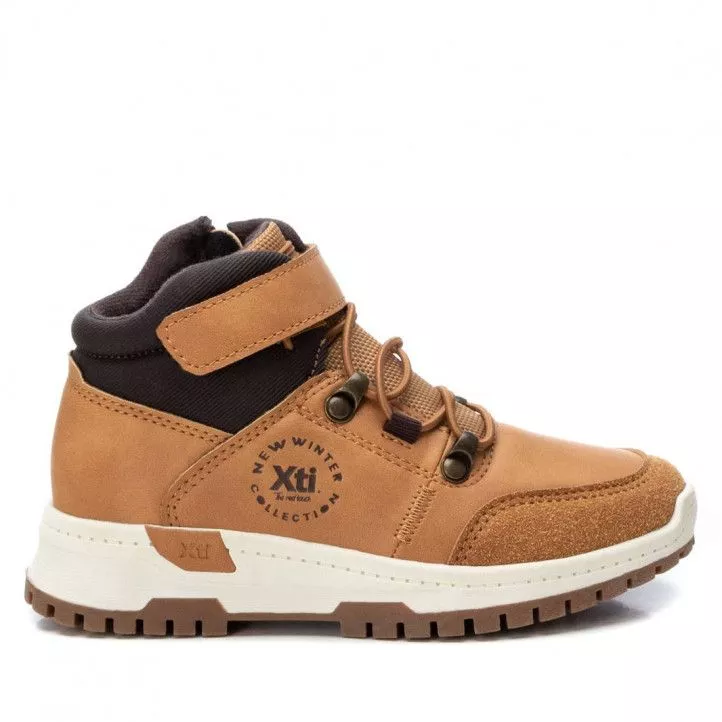 Botines Xti 057658 camel con detalles en marrón