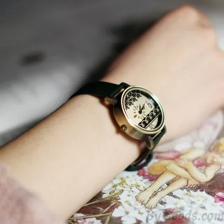 Retro Lace Fresh Campus Hollow Watch