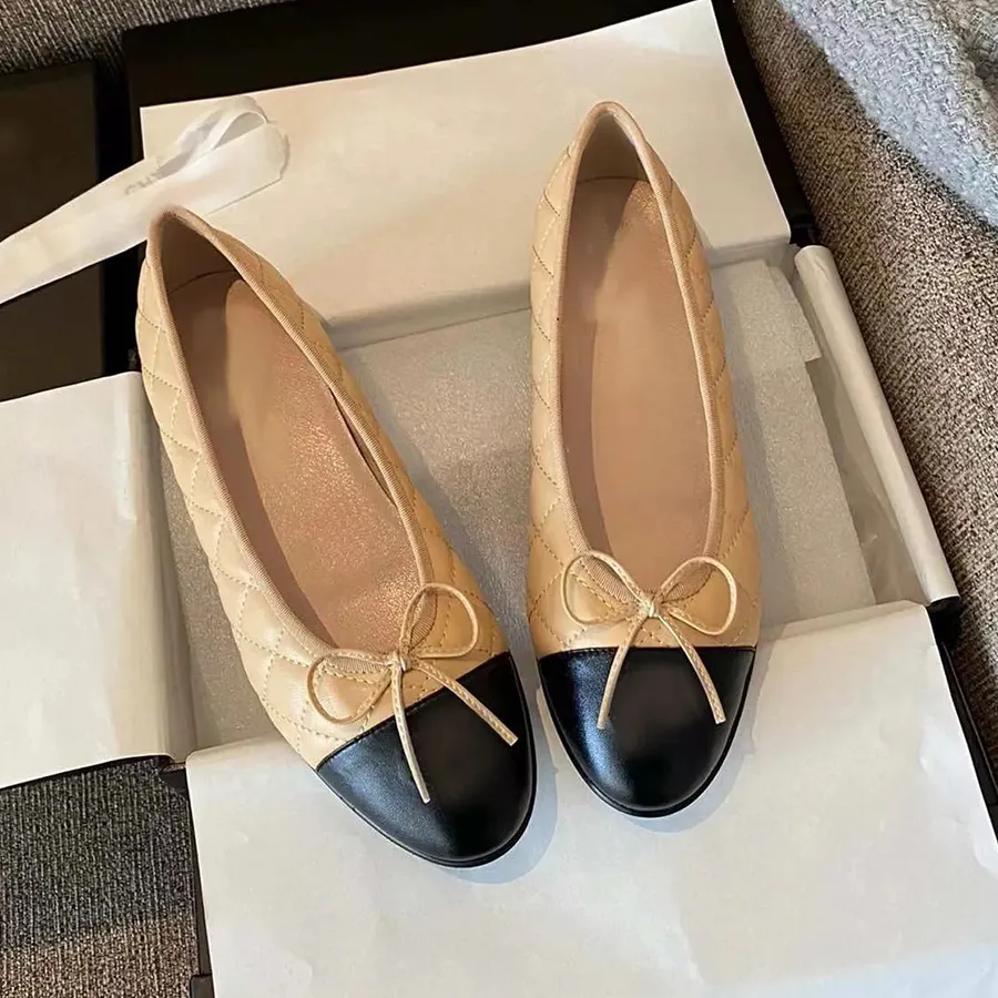 Zapato de diseñador Pisos de ballet Zapatos de vestir Marca Paris Tacones con talón descubierto Sandalias de lujo Mujeres acolch